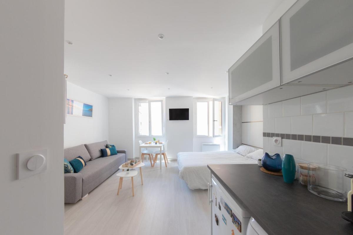 Studio lumineux Place de Lenche Panier Marseille - Housity