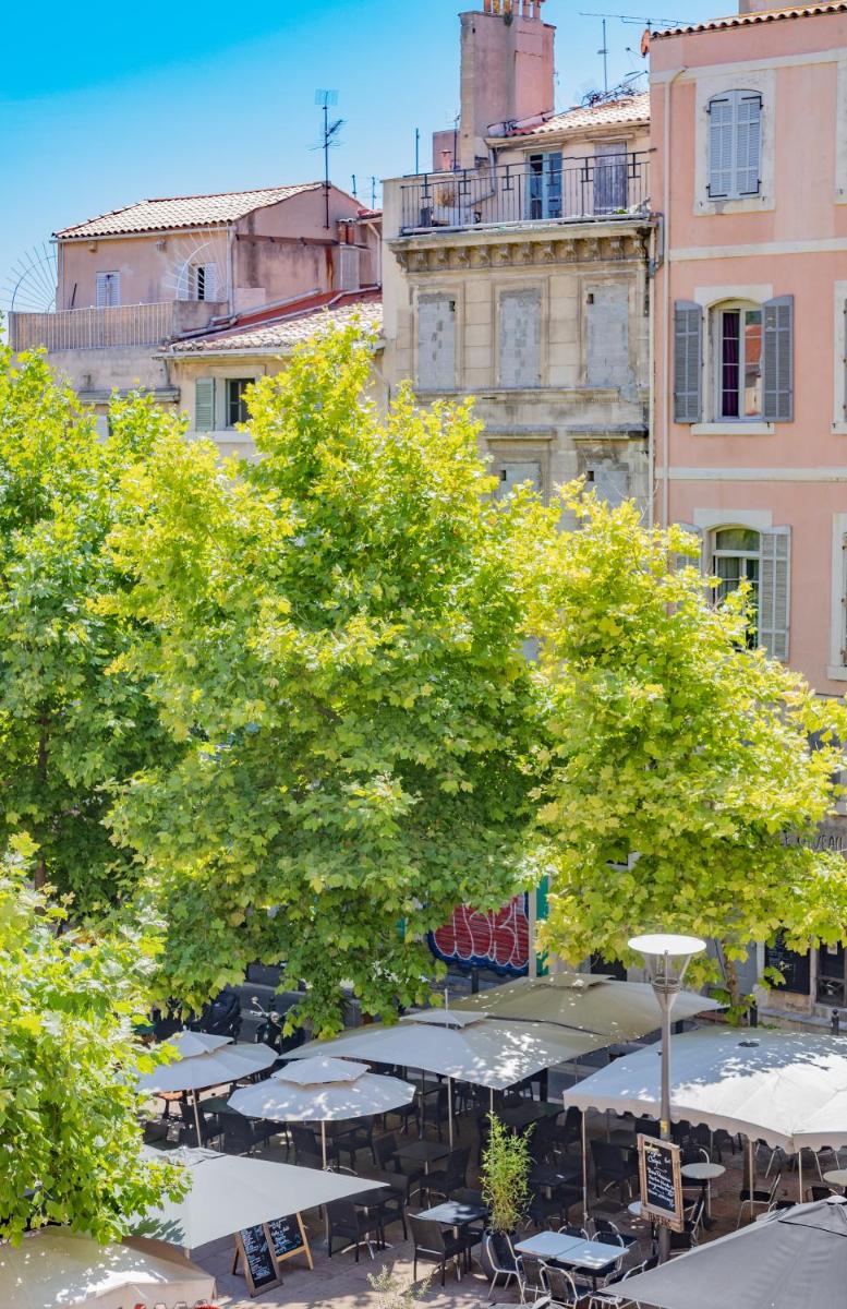 Studio lumineux Place de Lenche Panier Marseille - Housity