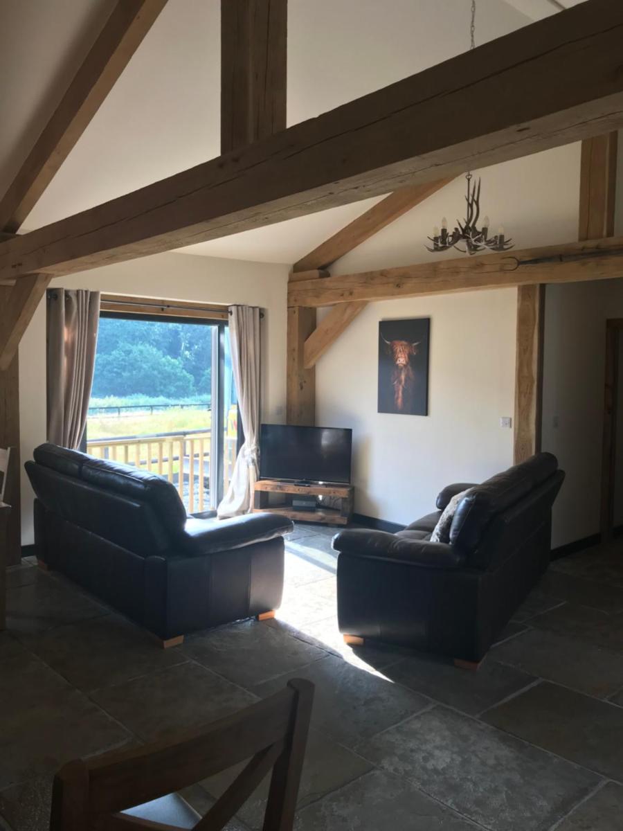 Trelaske Mill Cider Barn-with Hot Tub, Fire Pit BBQ - Housity