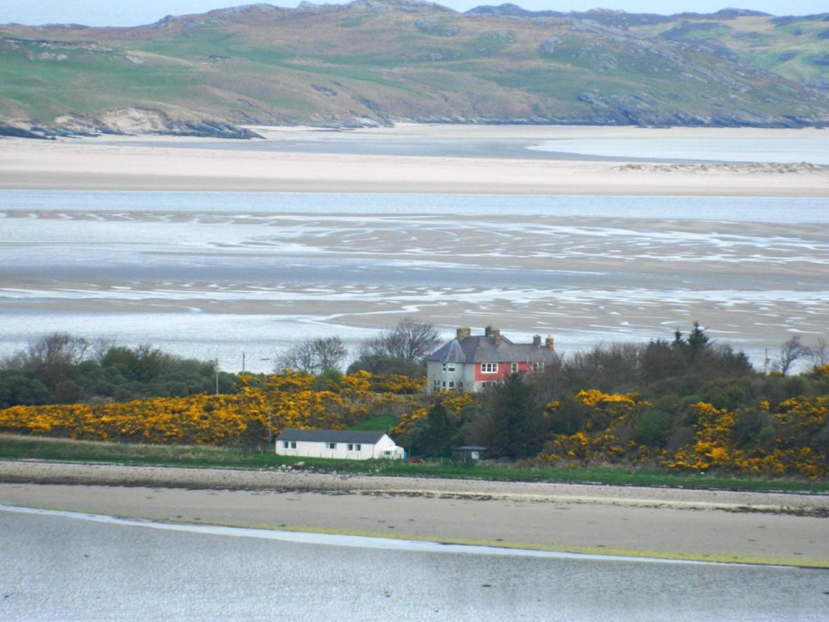 Spectacular Highland Cottage Overlooking the Sea - Housity