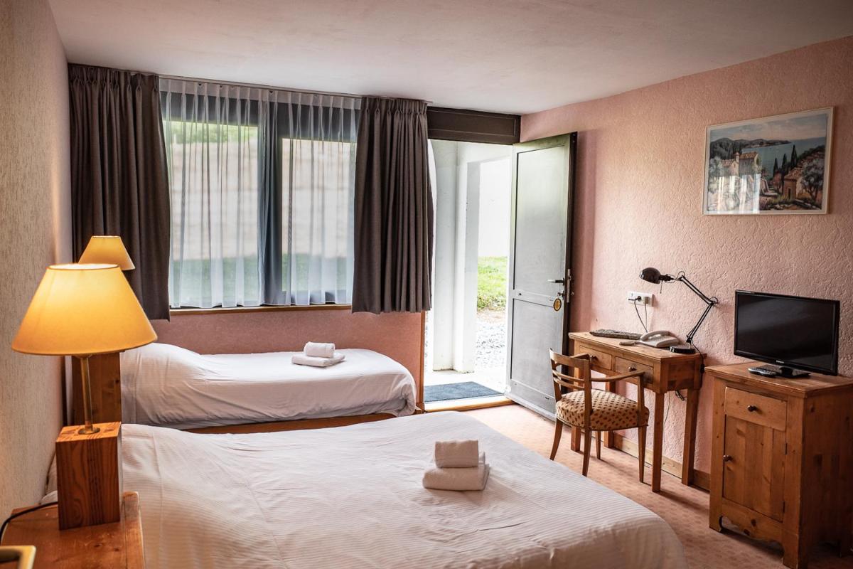 Un ou plusieurs lits dans un hébergement de l'établissement Hôtel Restaurant Saint Roch