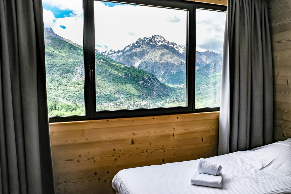 Vue générale sur la montagne ou vue sur la montagne depuis l'hôtel