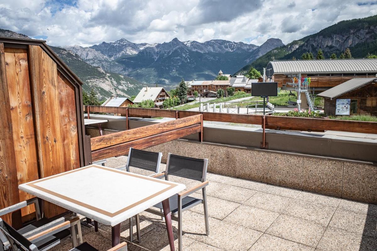 Vue générale sur la montagne ou vue sur la montagne depuis l'hôtel