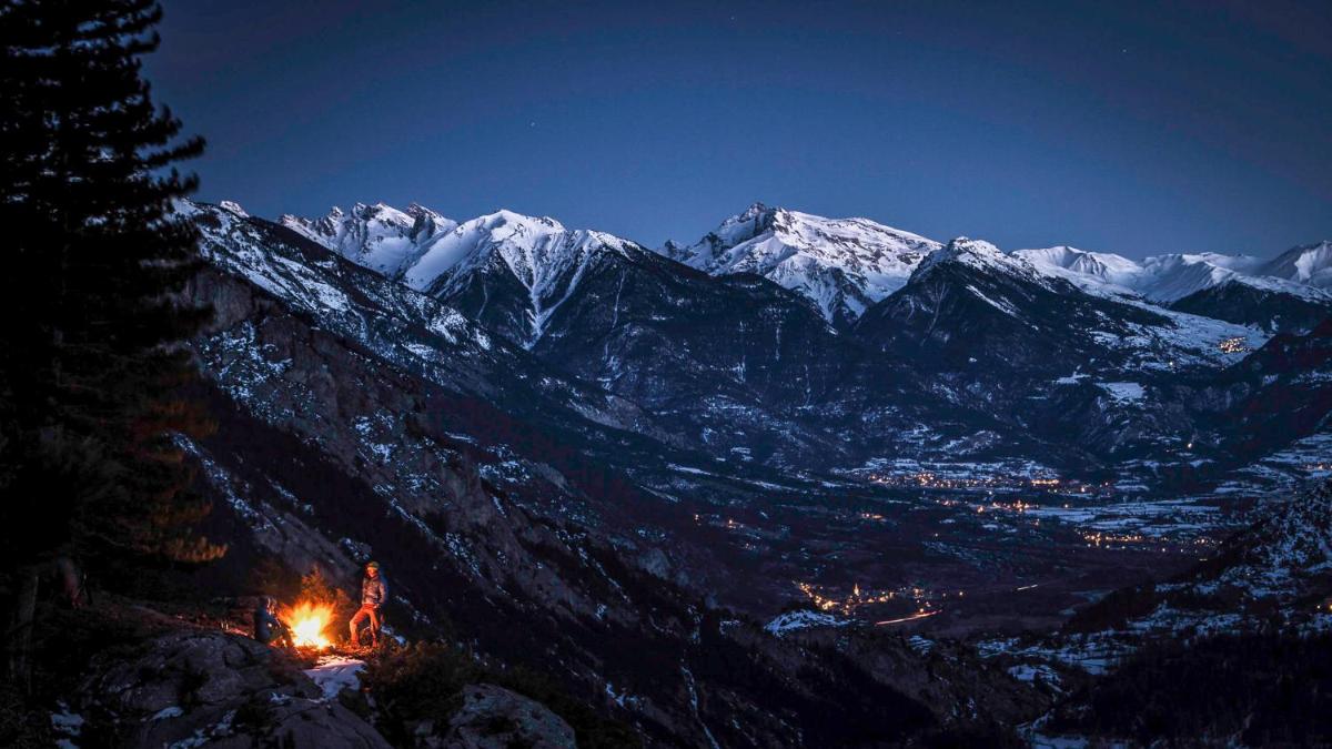 Vue générale sur la montagne ou vue sur la montagne depuis l'hôtel