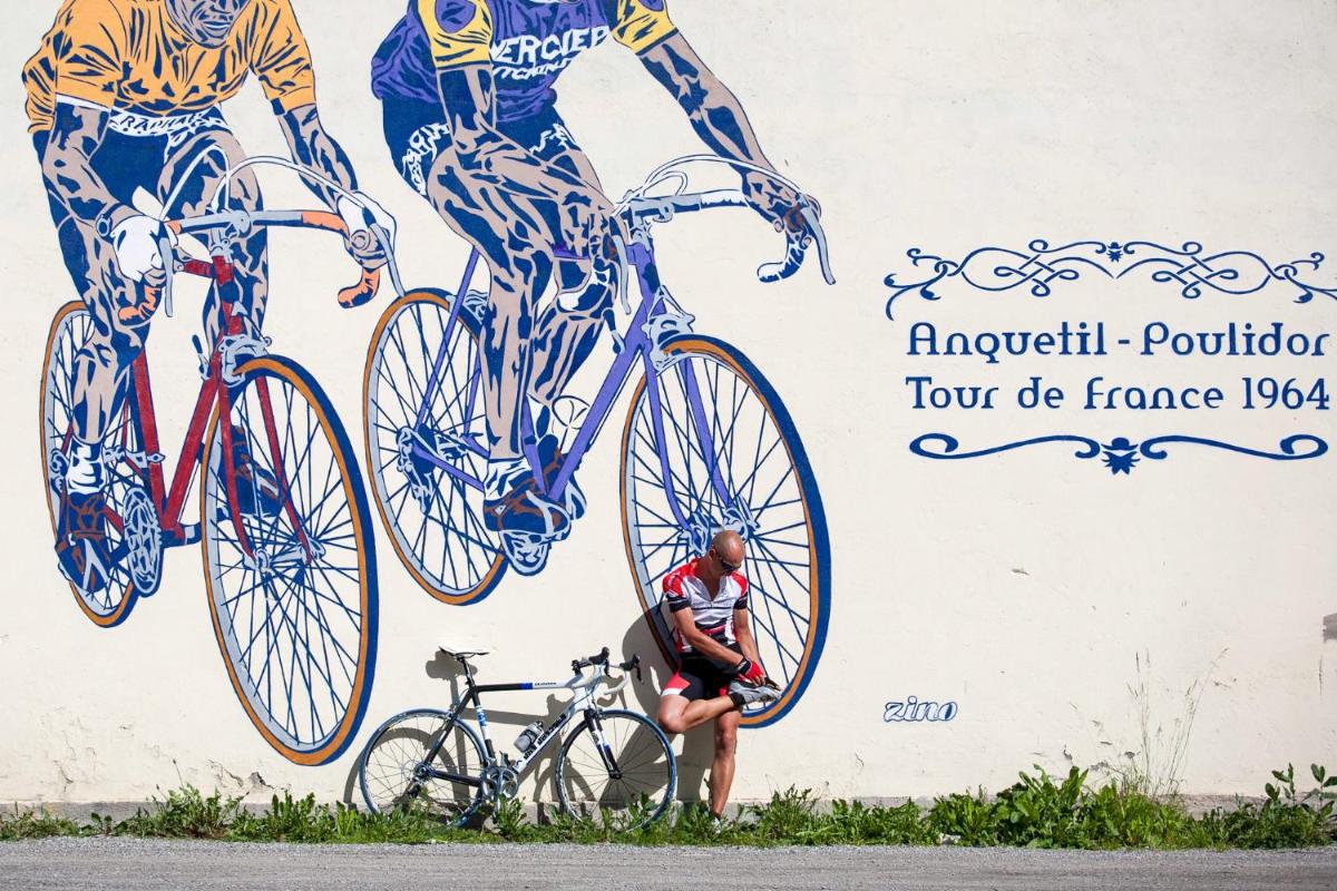 Vélo sur le terrain de l'établissement Hôtel Restaurant Saint Roch ou dans les environs
