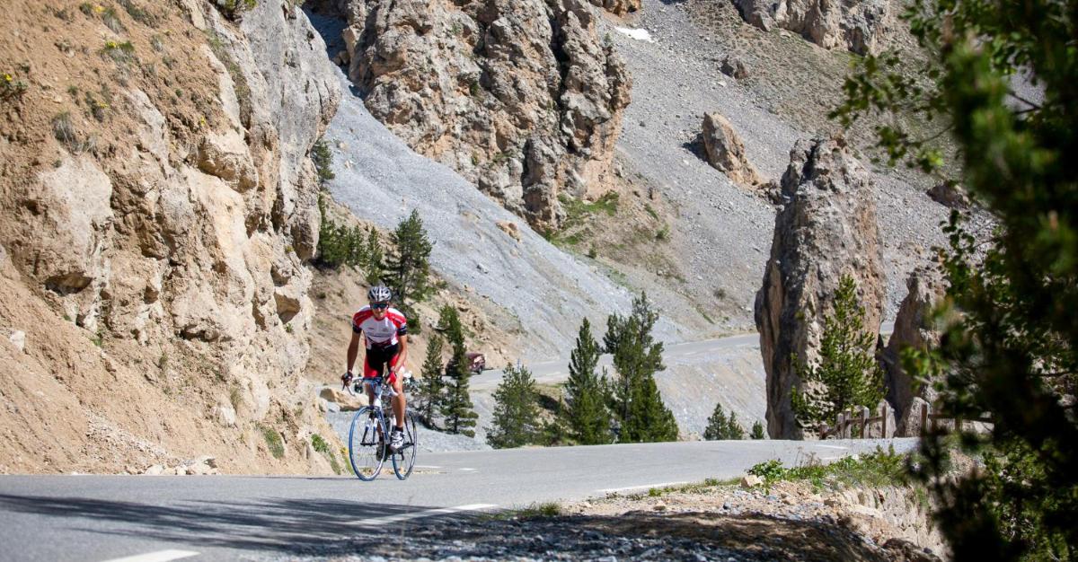 Vélo sur le terrain de l'établissement Hôtel Restaurant Saint Roch ou dans les environs
