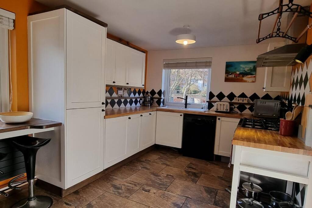 Fantastic Modern House, Central Old Town - Housity