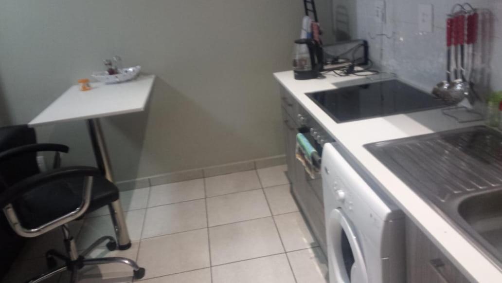 Rosebank Central Accommodation By The Mall - Housity