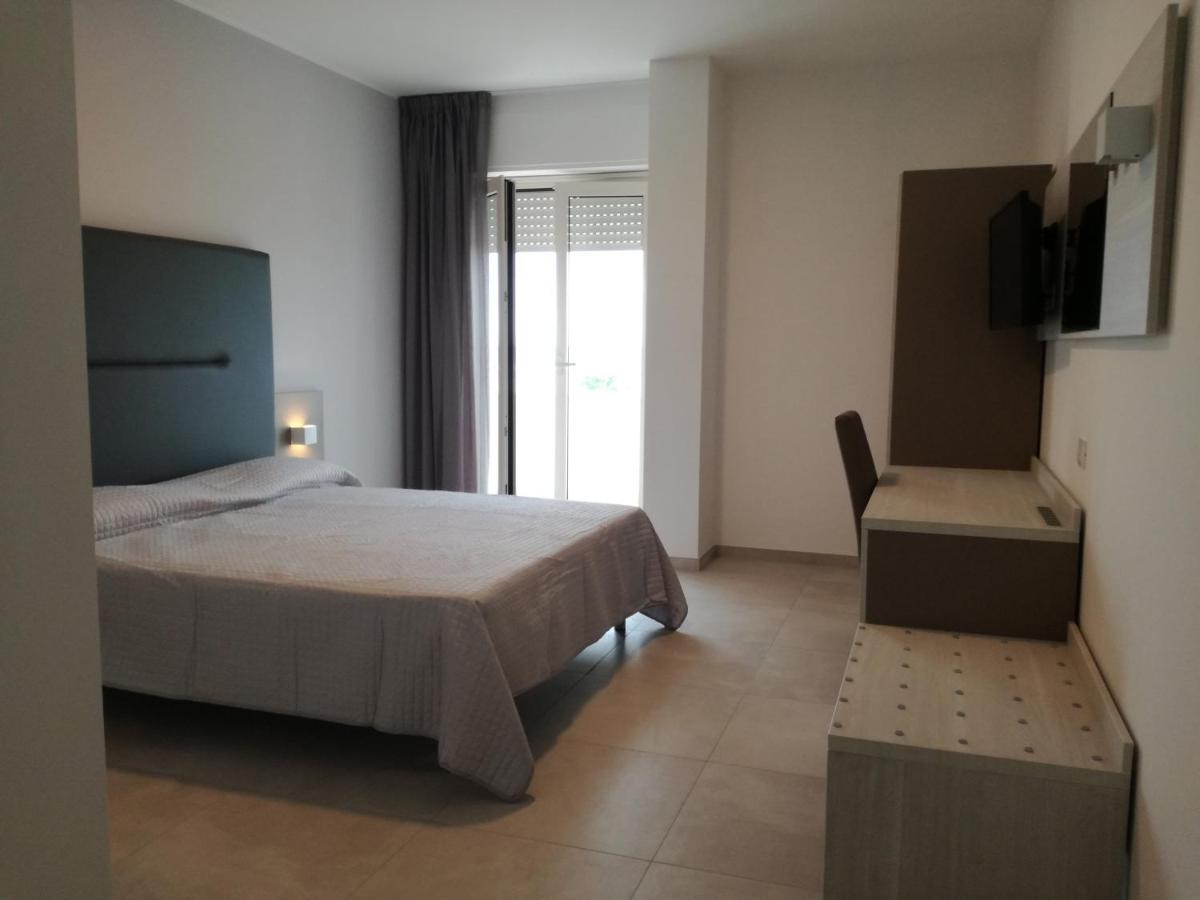 Nuovo HOTEL SETTIBI 20m dalla spiaggia - Housity