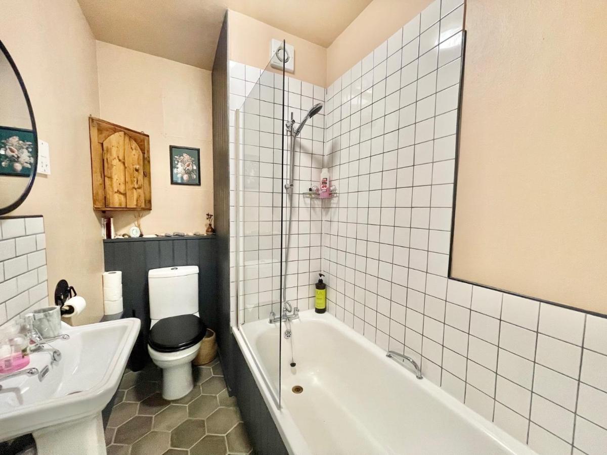 Stunning 2 bed with Sea View in Hastings Old Town - Housity