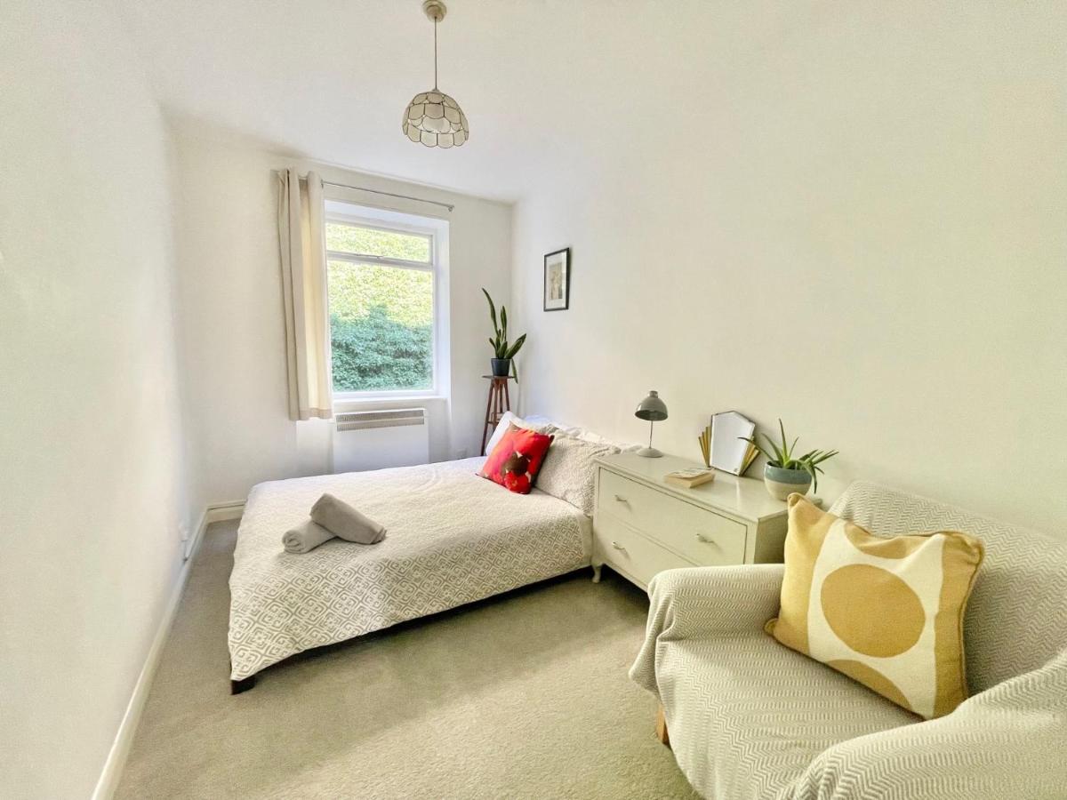 Stunning 2 bed with Sea View in Hastings Old Town - Housity