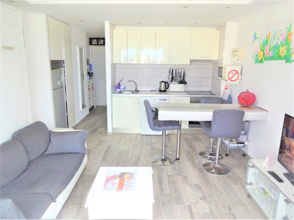 Sunset apartment with sea view and free WIFI in the heart of Las Americas - Housity