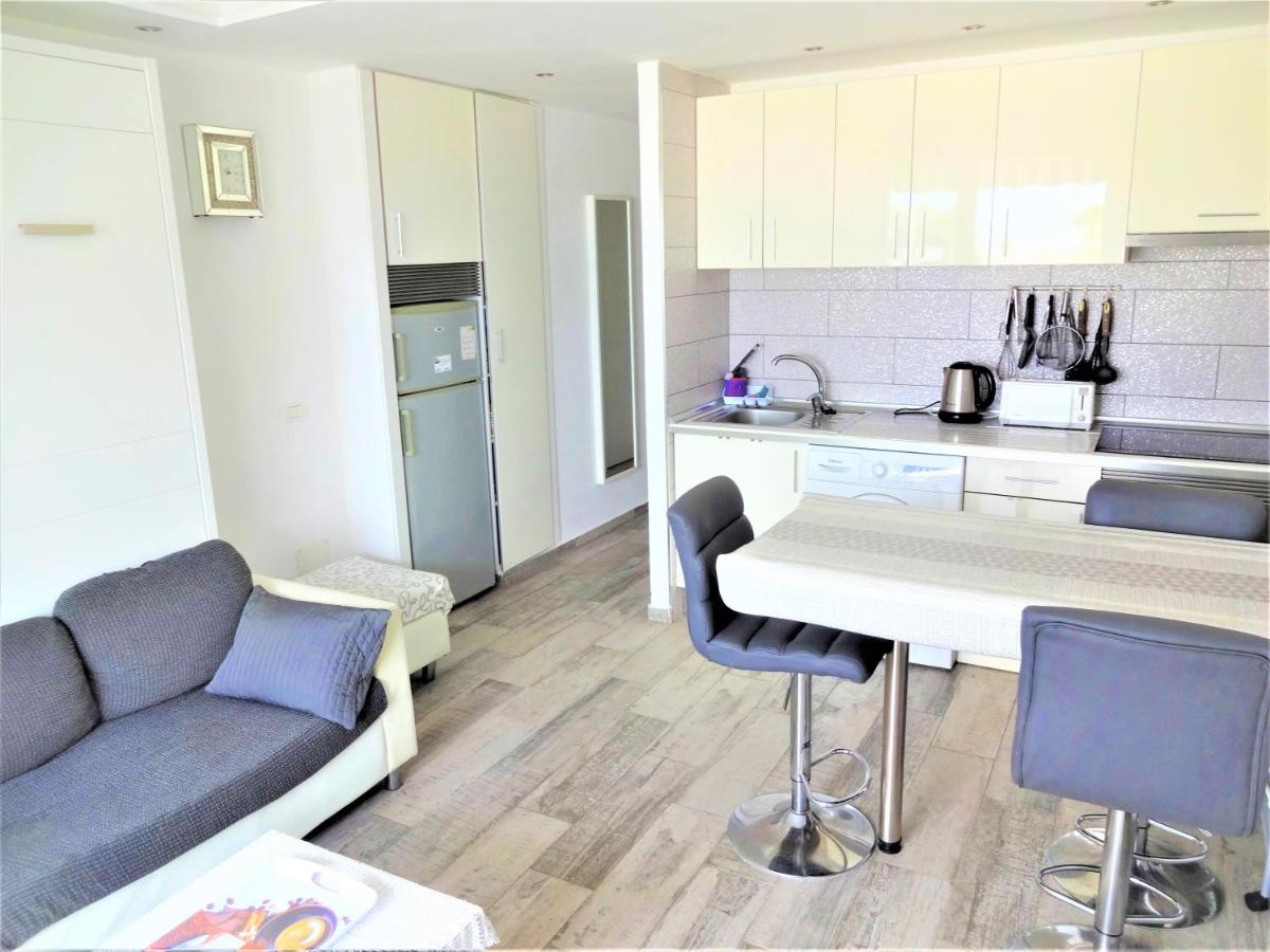 Sunset apartment with sea view and free WIFI in the heart of Las Americas - Housity