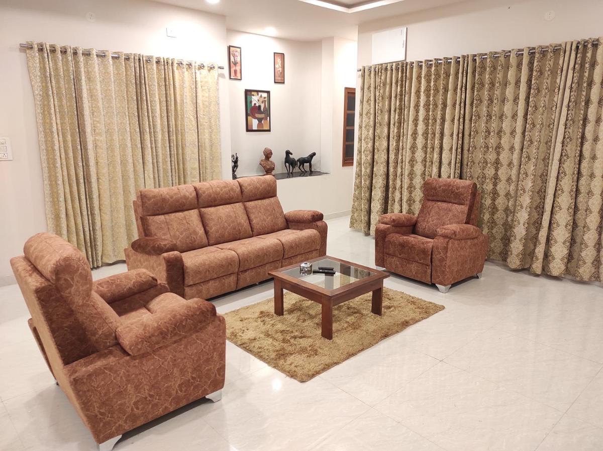 Suitetrails - 4-Bhk, Stone Home, Banjara Hills, Luxurious Home
