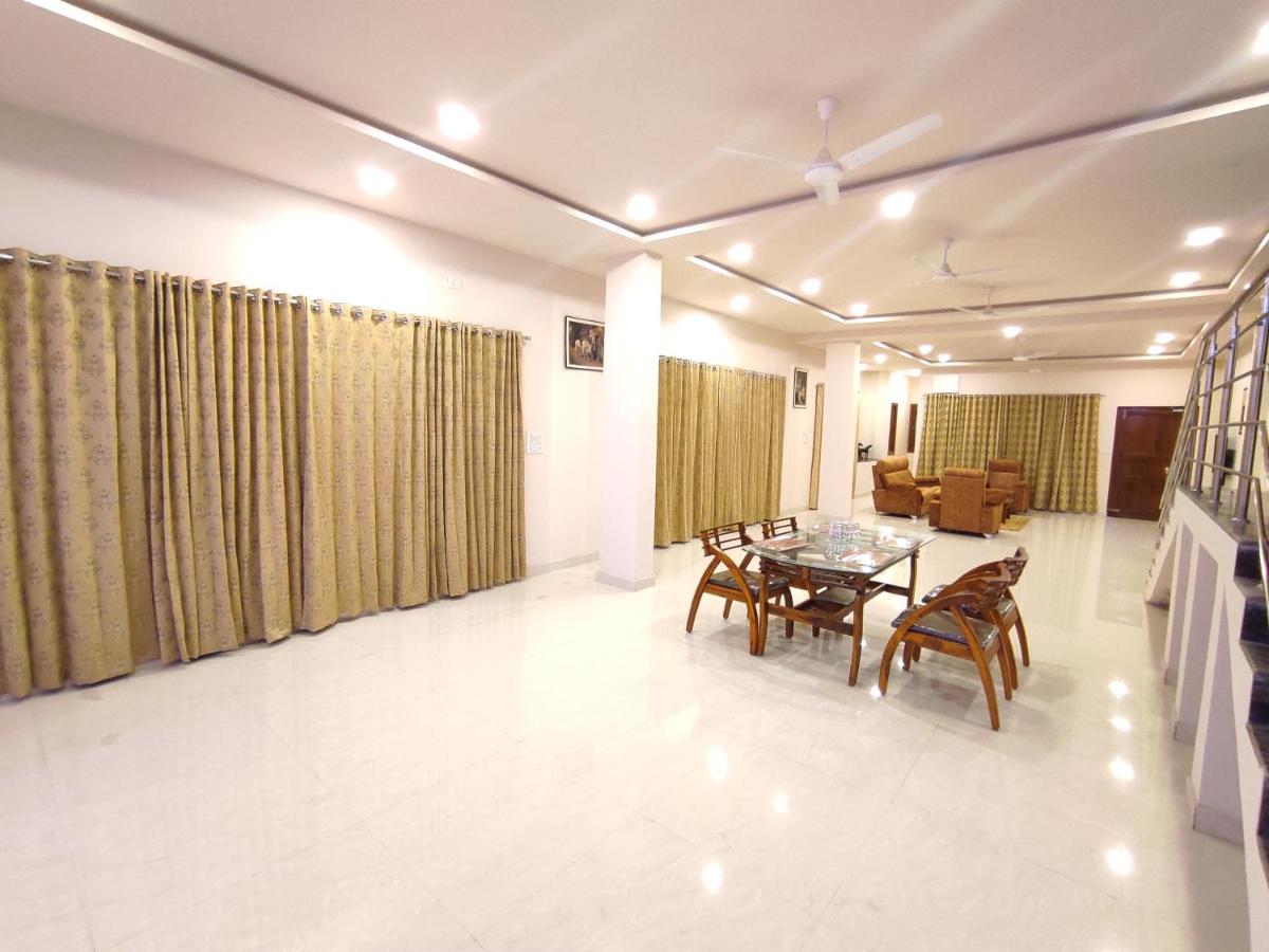 Suitetrails - 4-Bhk, Stone Home, Banjara Hills, Luxurious Home