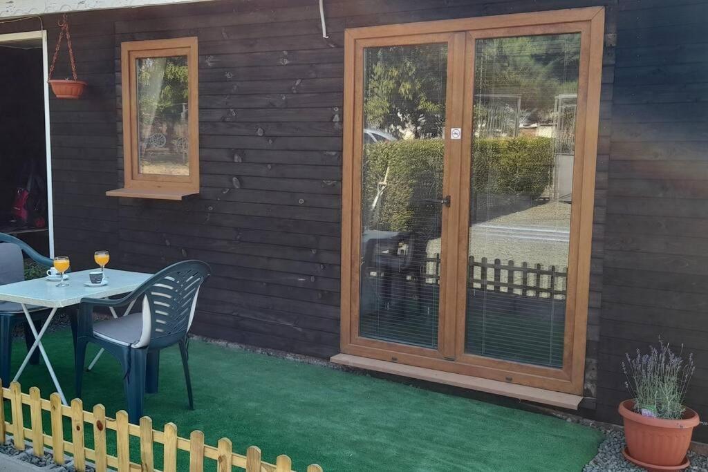 Suitetrails - Weaver Studio Apartment, with outside space, Near Burgas