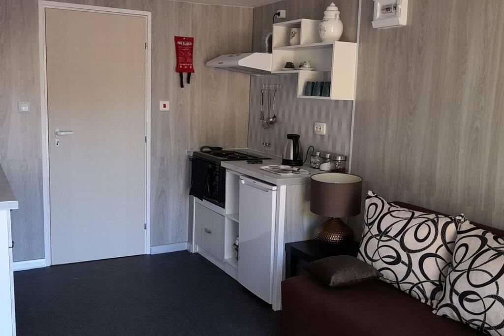 Suitetrails - Weaver Studio Apartment, with outside space, Near Burgas