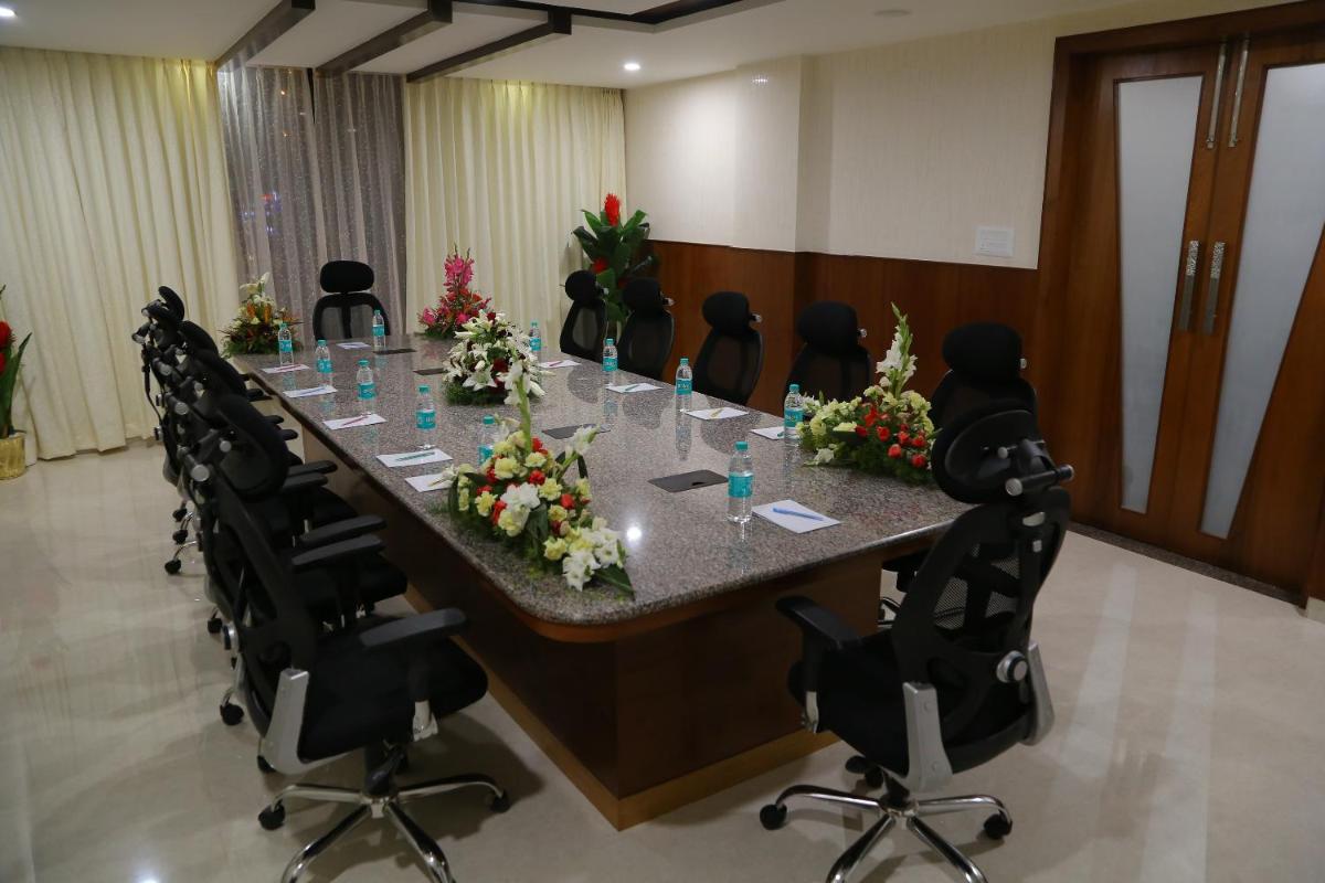 Hotel U.T.Elegance - Housity