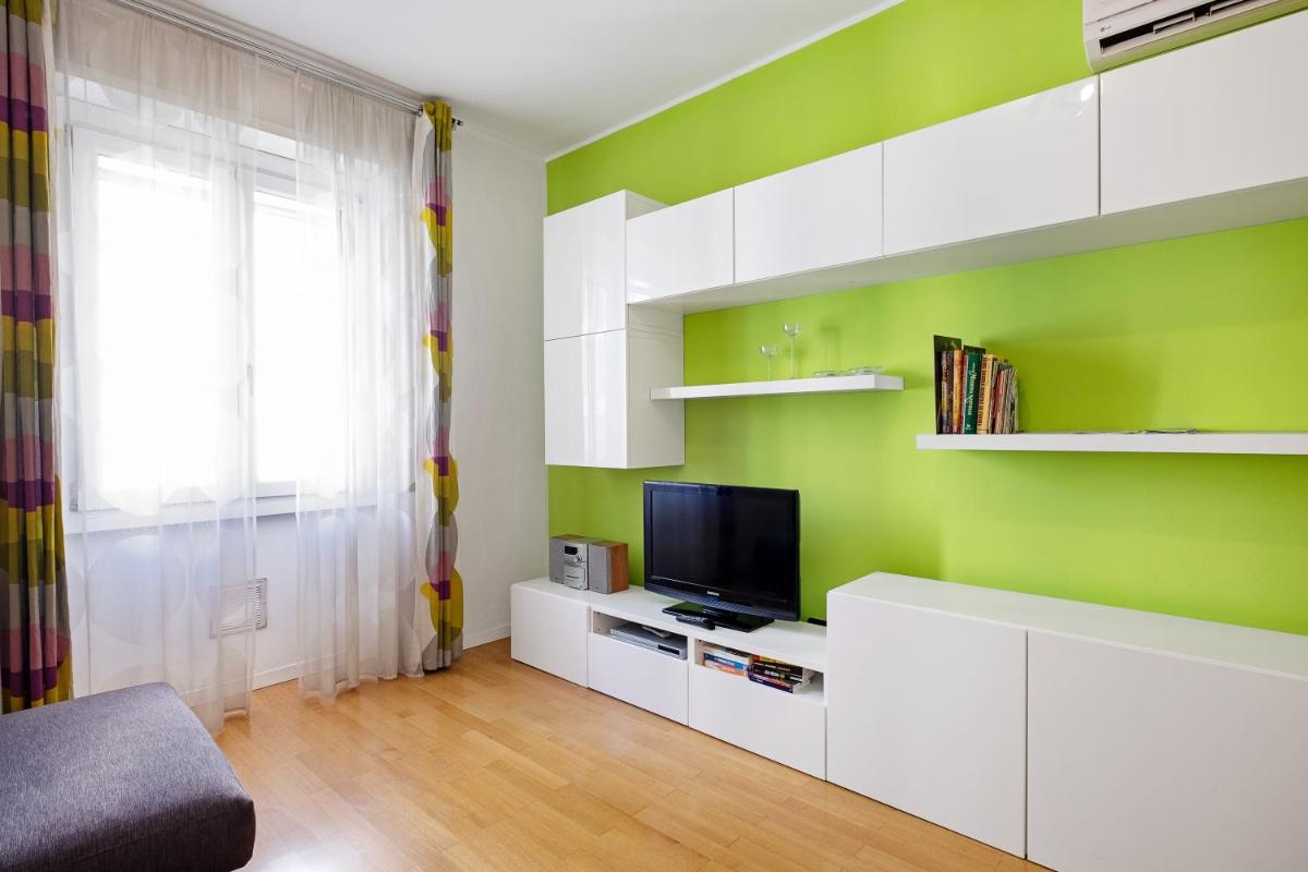 Suitetrails - ALTIDO Lovely Flat for 4 with Balcony near Porta Romana