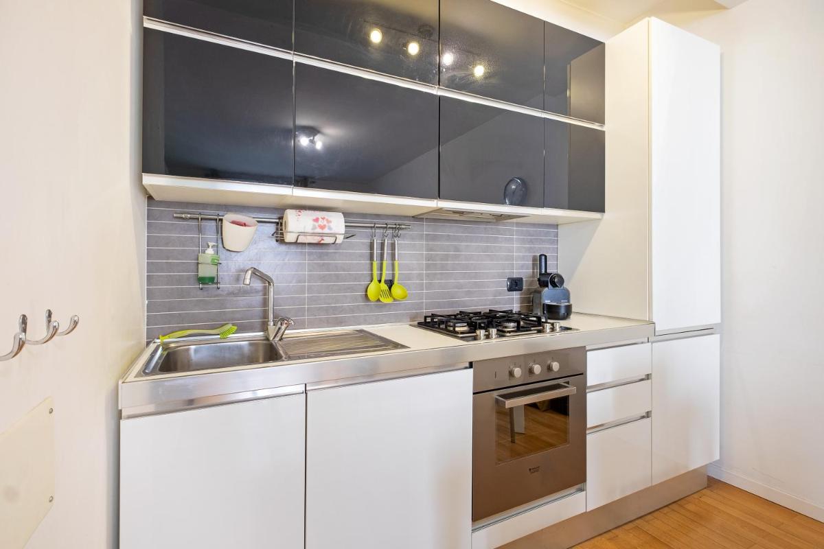 Suitetrails - ALTIDO Lovely Flat for 4 with Balcony near Porta Romana