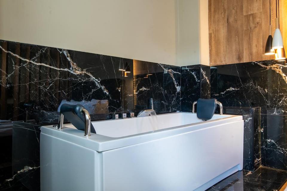 NOHO Boutique , premium living Dikeou 8 - Housity