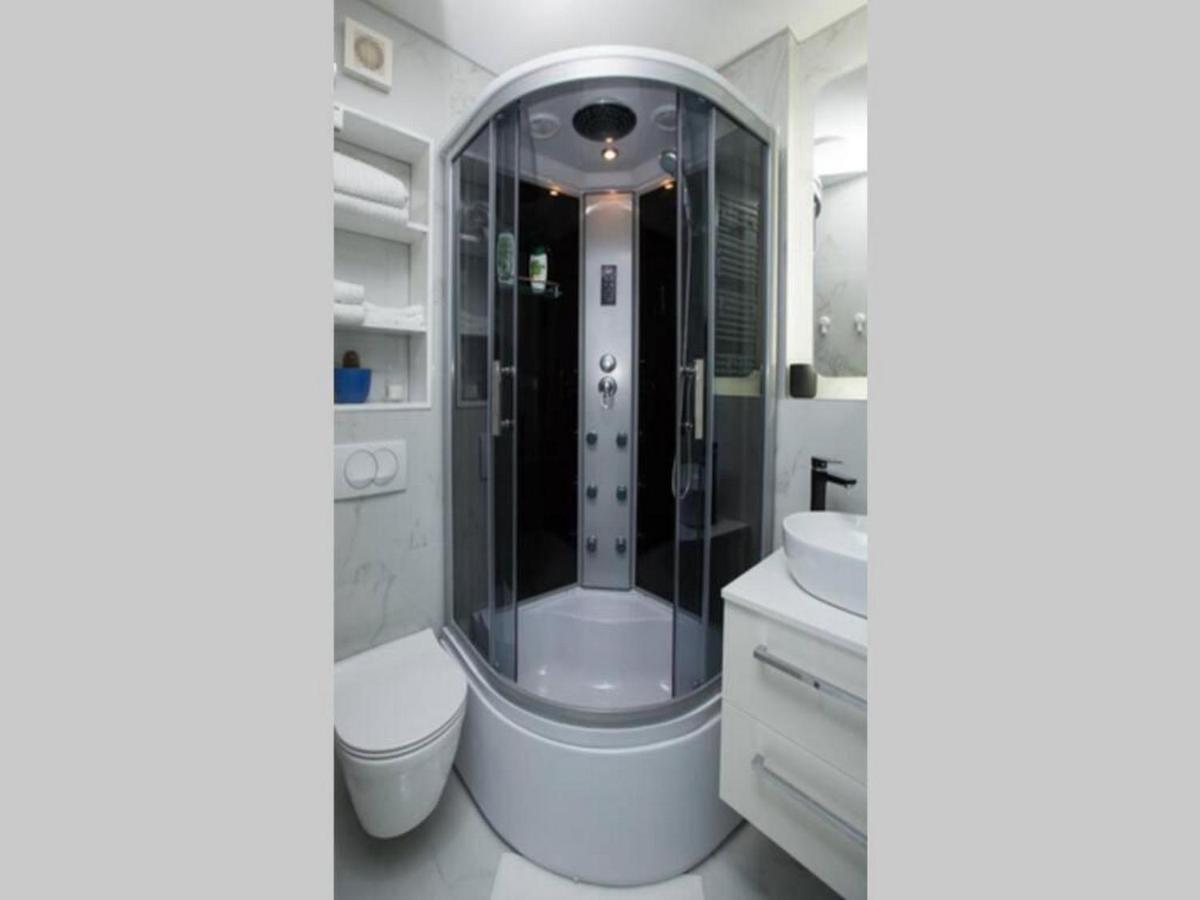 Suitetrails - Modern & Luxury APT Zagreb Airport W/ free WiFi