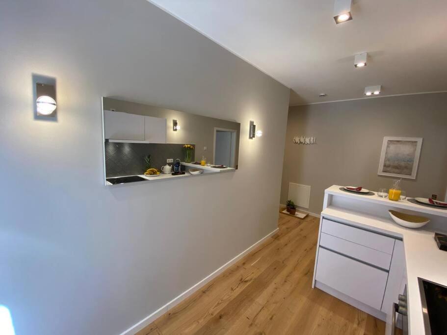 Suitetrails - Zentrales Appartment mit großer moderner Küche EG2