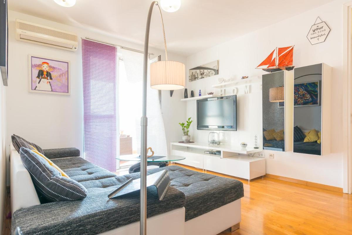 Lucy Lu Sea view Apartment - Housity