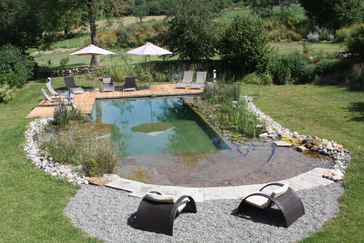 Gîte Fleurs d'eau, Le Hameau du Quercy, charme, calme, piscine naturelle - Housity