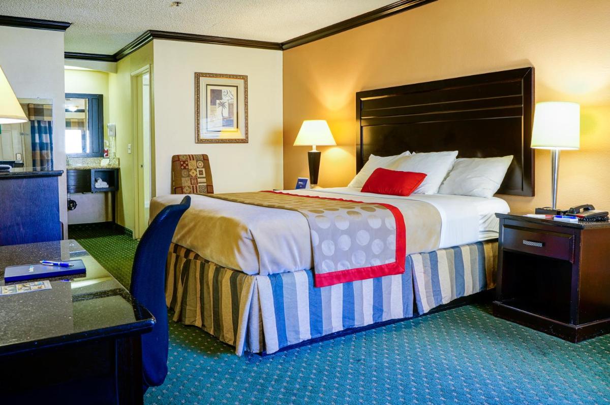 Ramada by Wyndham Ontario Airport & Convention Center - Housity