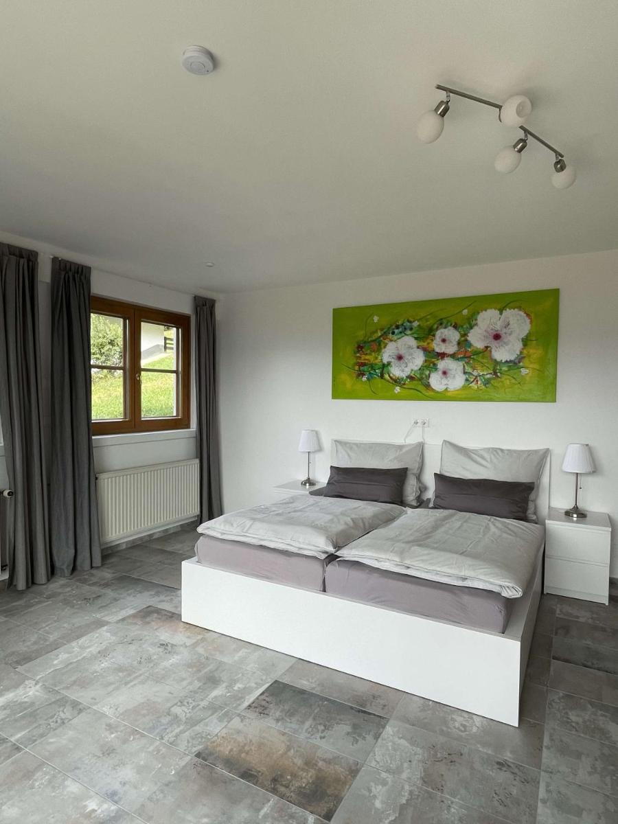 Casa de la Paz, Millstatt - geräumige neu ausgestattete FeWo mit Seeblick und Bergpanorama - Housity