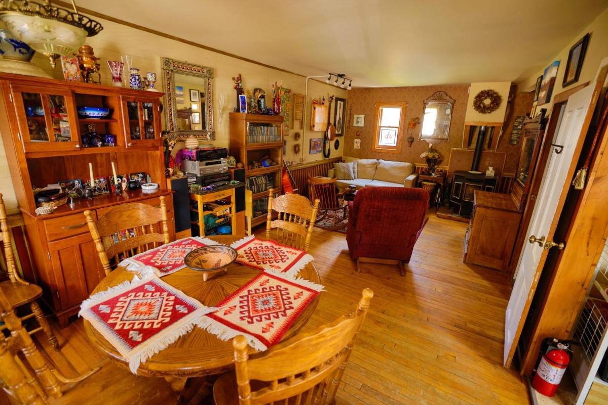 Reese Street Retreat - Housity