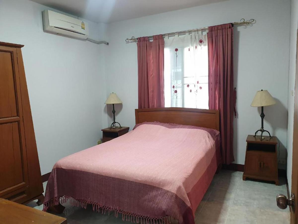 Karun House Chiang Mai, bungalow for 6 in a quiet neighborhood - Housity