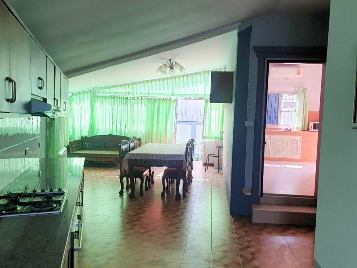 Karun House Chiang Mai, bungalow for 6 in a quiet neighborhood - Housity