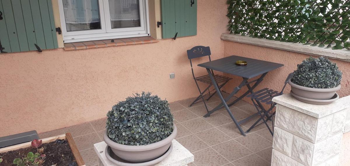 Maisonnette au pied de la garrigue - Housity