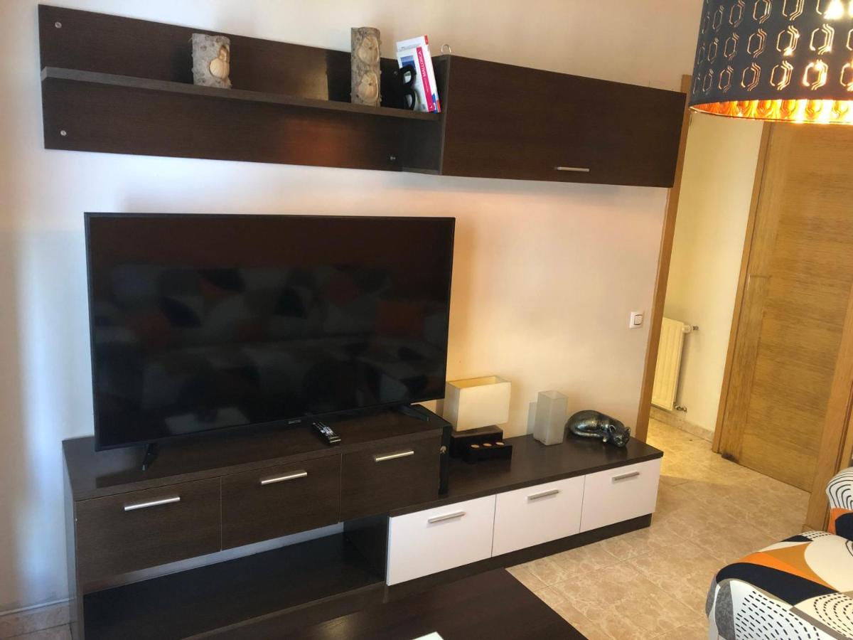 Aléjate de todo pero quédate cerca - Housity