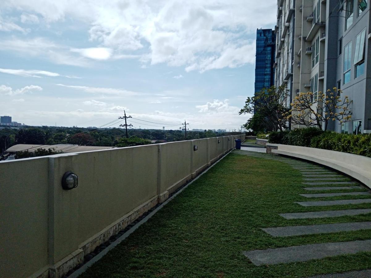 1 br. Condo -EDSA Makati - Housity