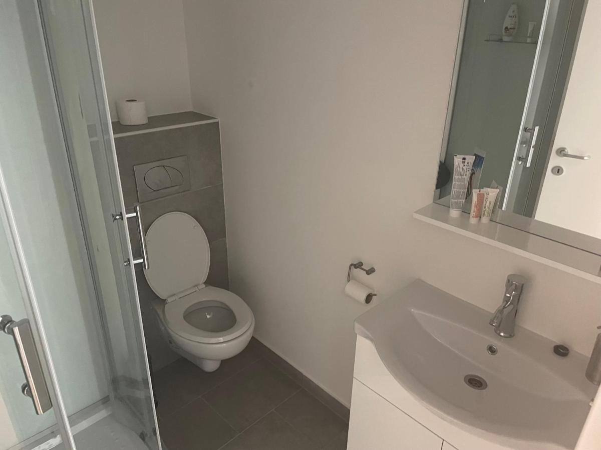 Room AA - Housity