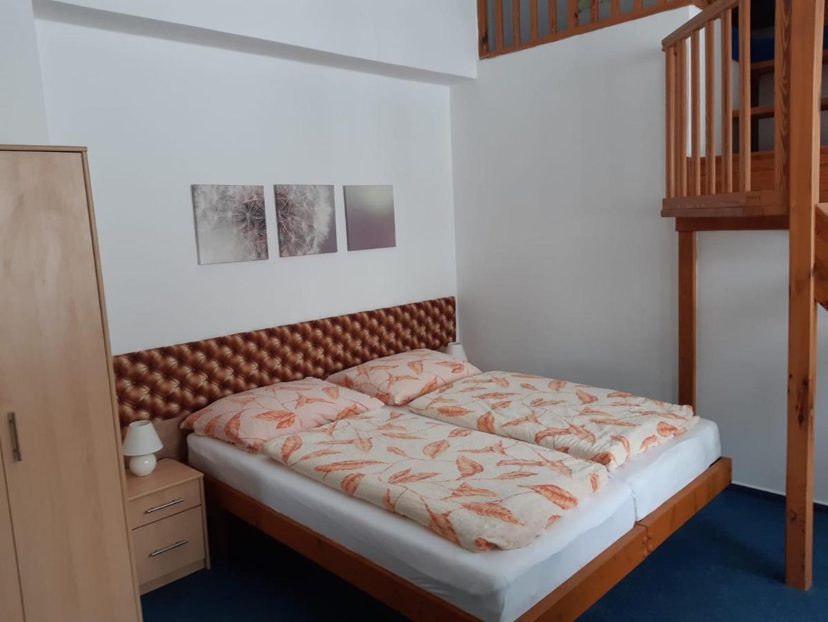 Pension Kachlicka - Housity