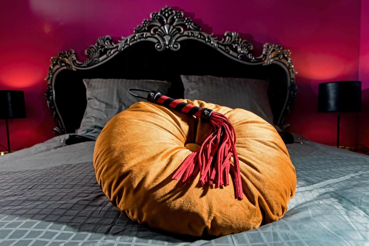 SUITE PLAYROOM Love Hotel Toulouse - Housity