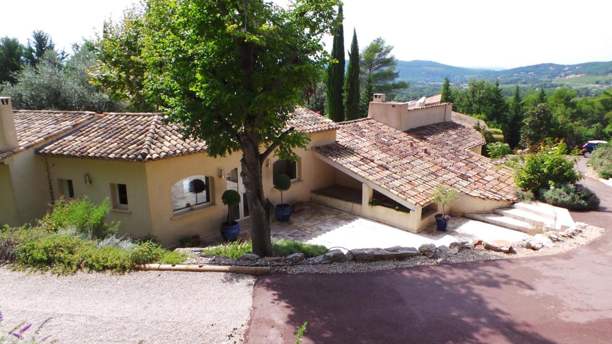 Propriété : 300 M² + (25 M² d'annexe / Pool House) sur 5 ha boisé à 10' d'Aix en Provence - Housity