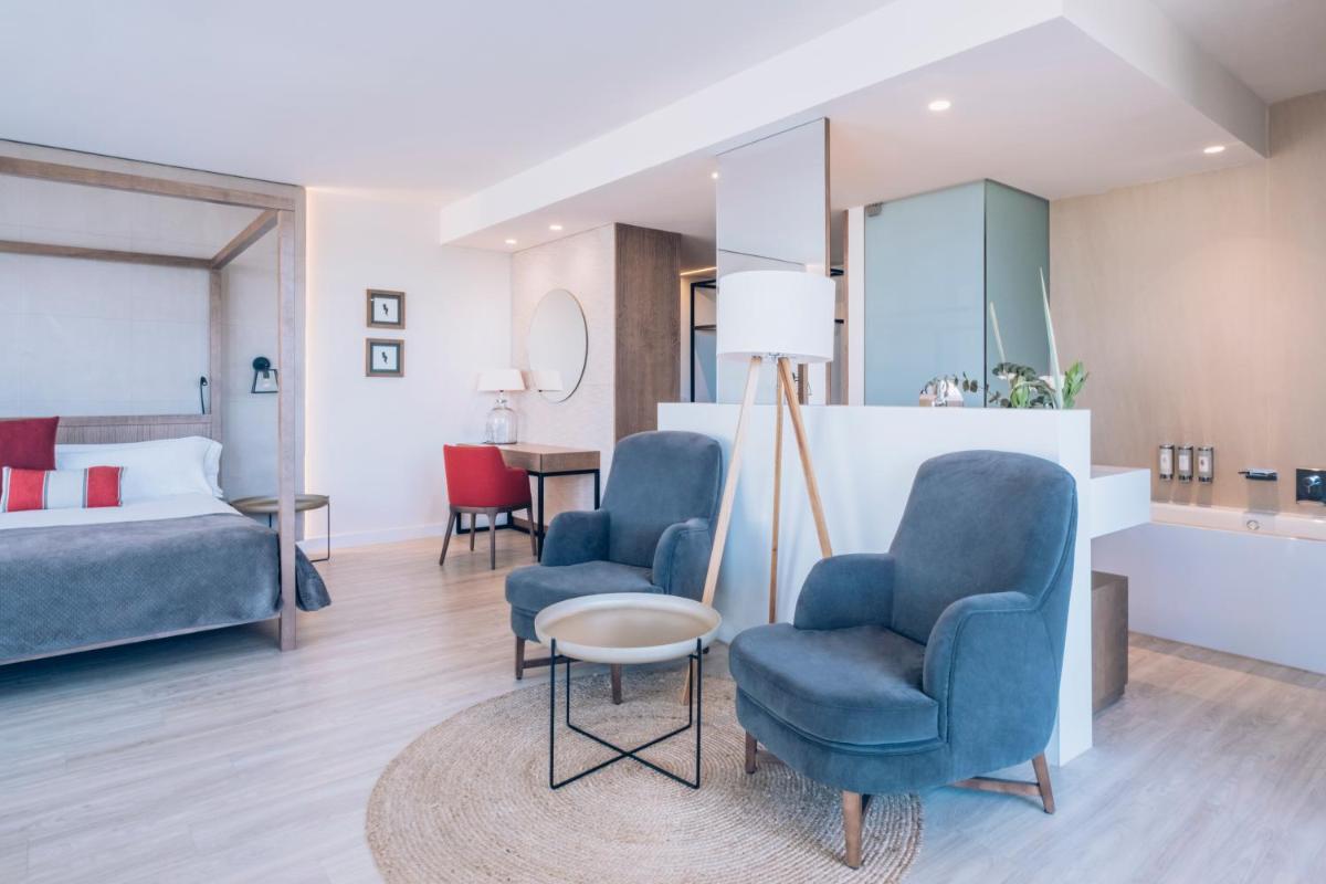Zona de estar de Iberostar Selection Llaut Palma- Adults Only