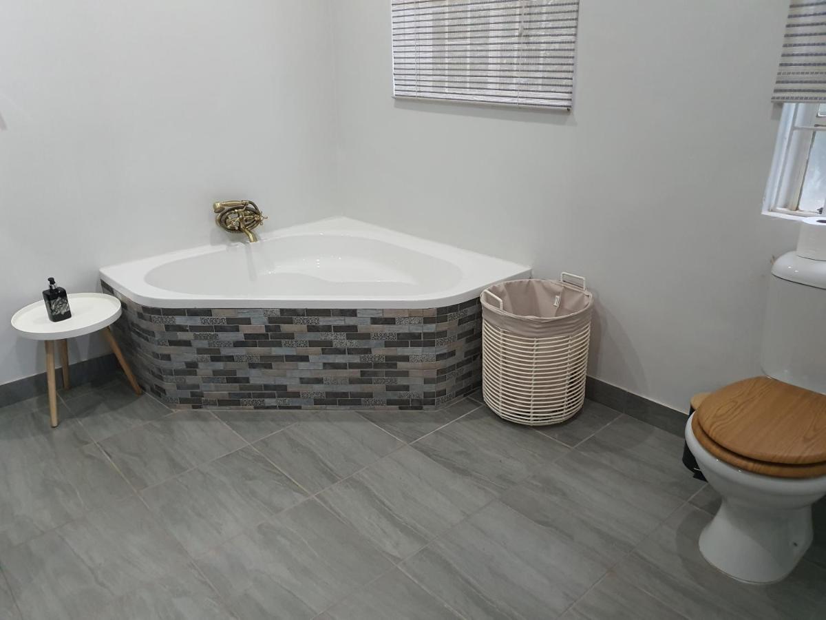 Ukhozi House - Housity