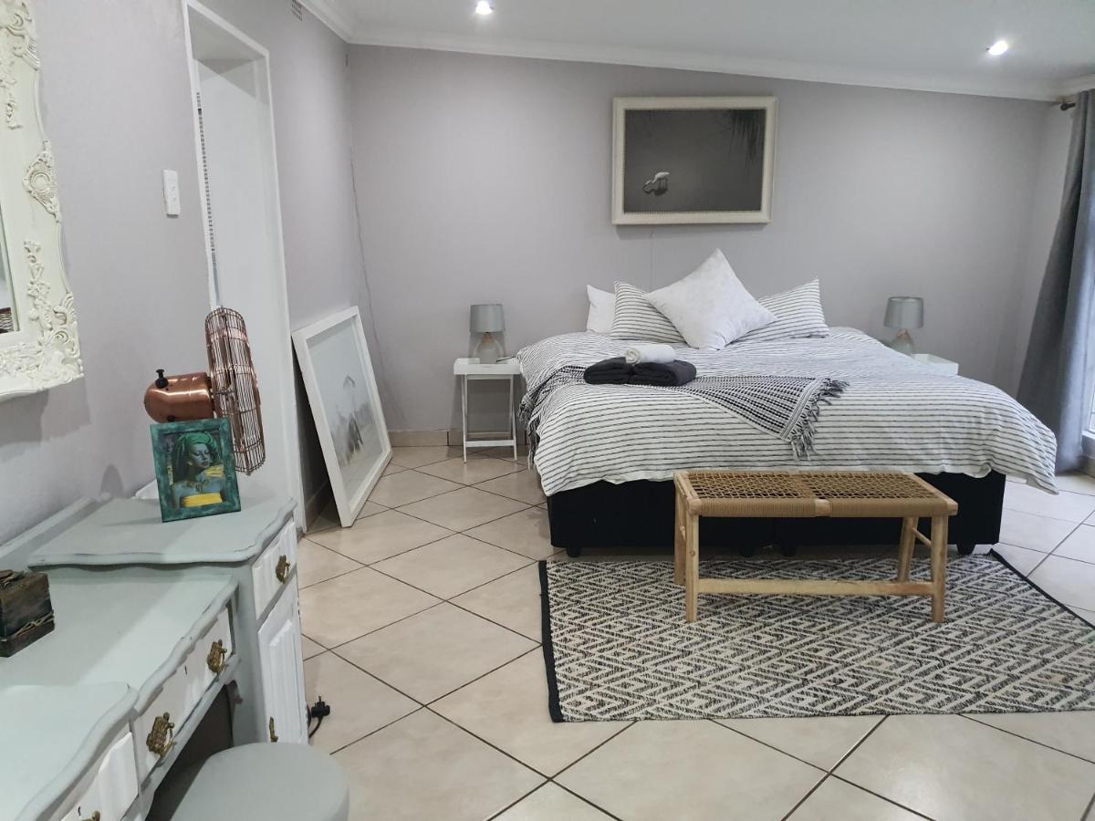 Ukhozi House - Housity
