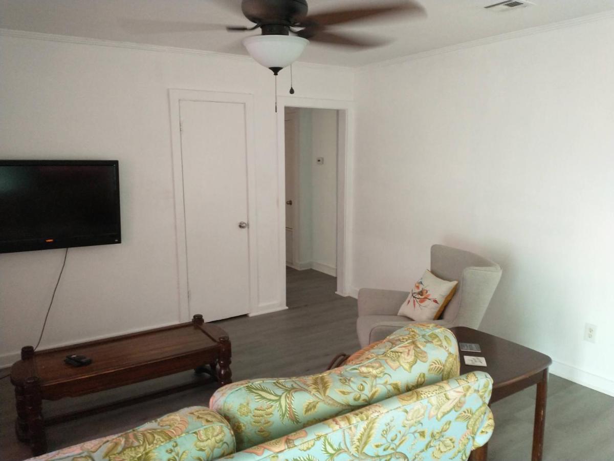 Welcome to Pineapple House! - Housity