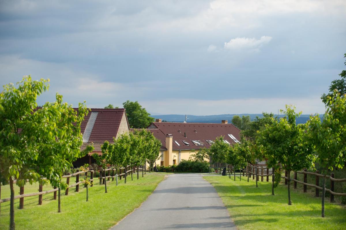 Farma Moulisových - Housity
