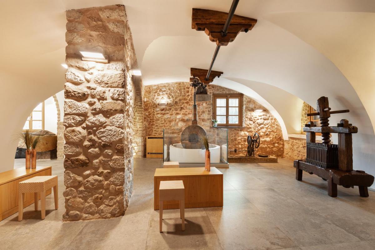 Antico Borgo Molino 7cento vicino ai Giardini di Ninfa - Housity