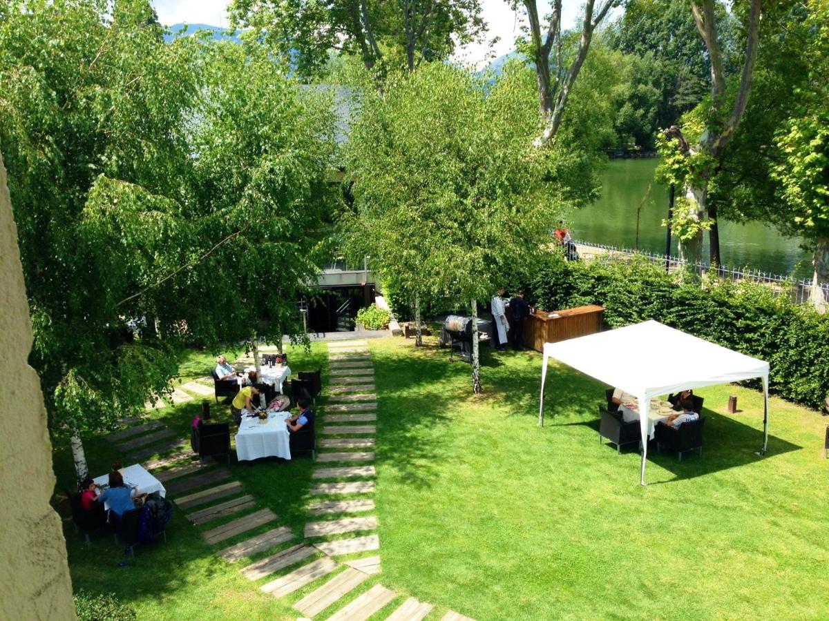 Jardín al aire libre en Hotel Villa Paulita