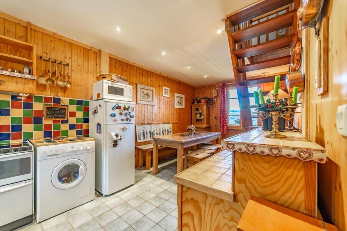 Duplex apartment in the heart of the city with mountain & countryside views - Housity