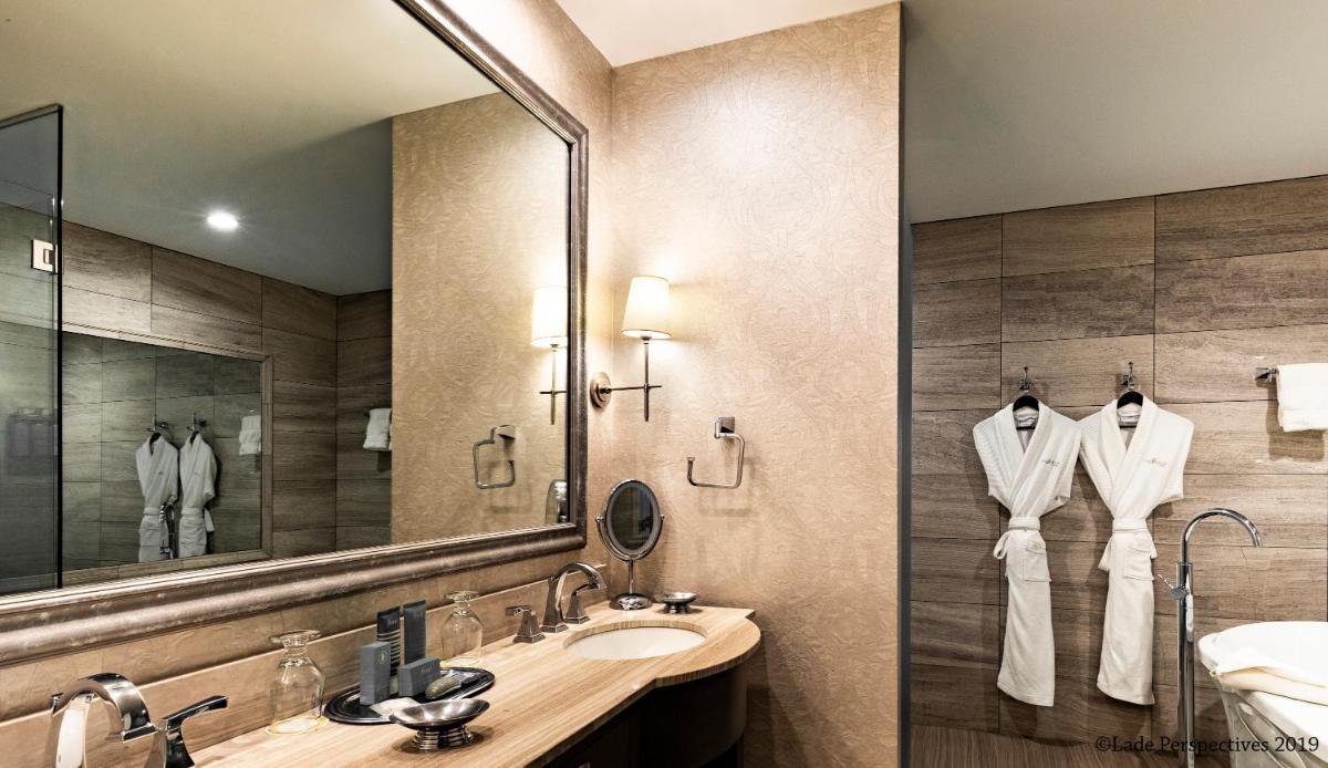 Suitetrails - La Banque Hotel